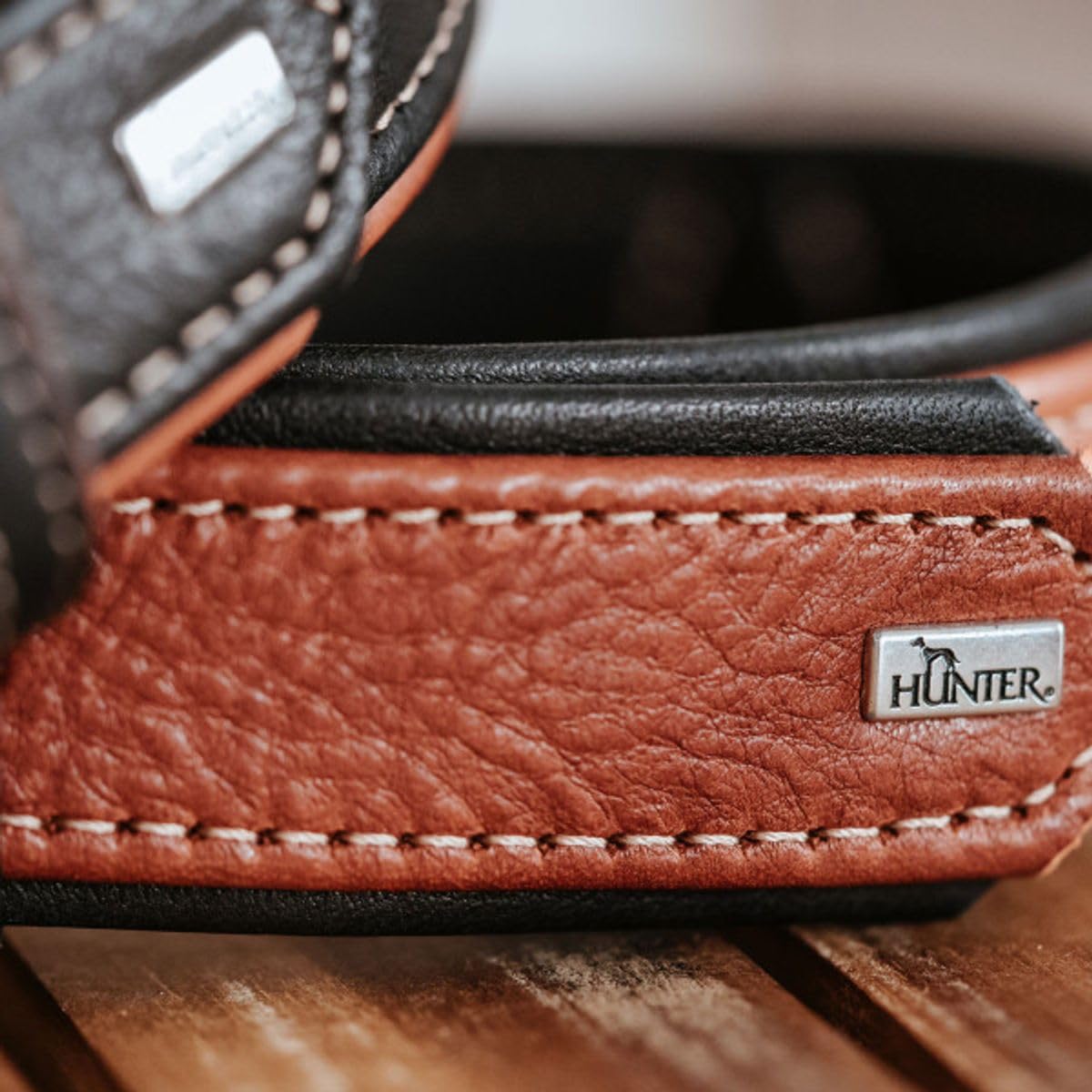 hunter-hundehalsband-canadian-up-cognac-schwarz-doppelt-gebuggtes-leder-fellscho image 7